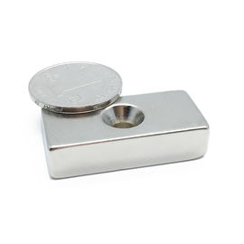 কেনা 20 * 10 * 3 মিমি N35 স্ক্রু হোল সঙ্গে Neodymium ব্লক Countersunk চুম্বক online manufacture